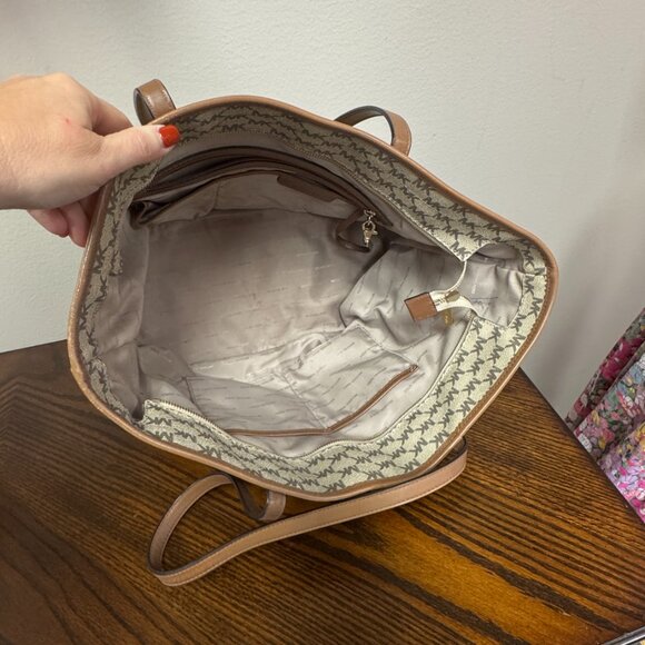 Michael Kors Jet Set Travel Tote – Vanilla/Acorn – Excellent Condition - Picture 5 of 11
